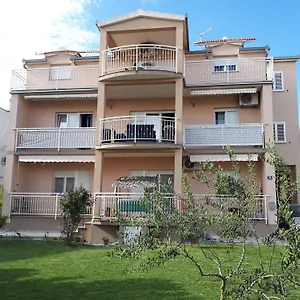 Aurora Apartament