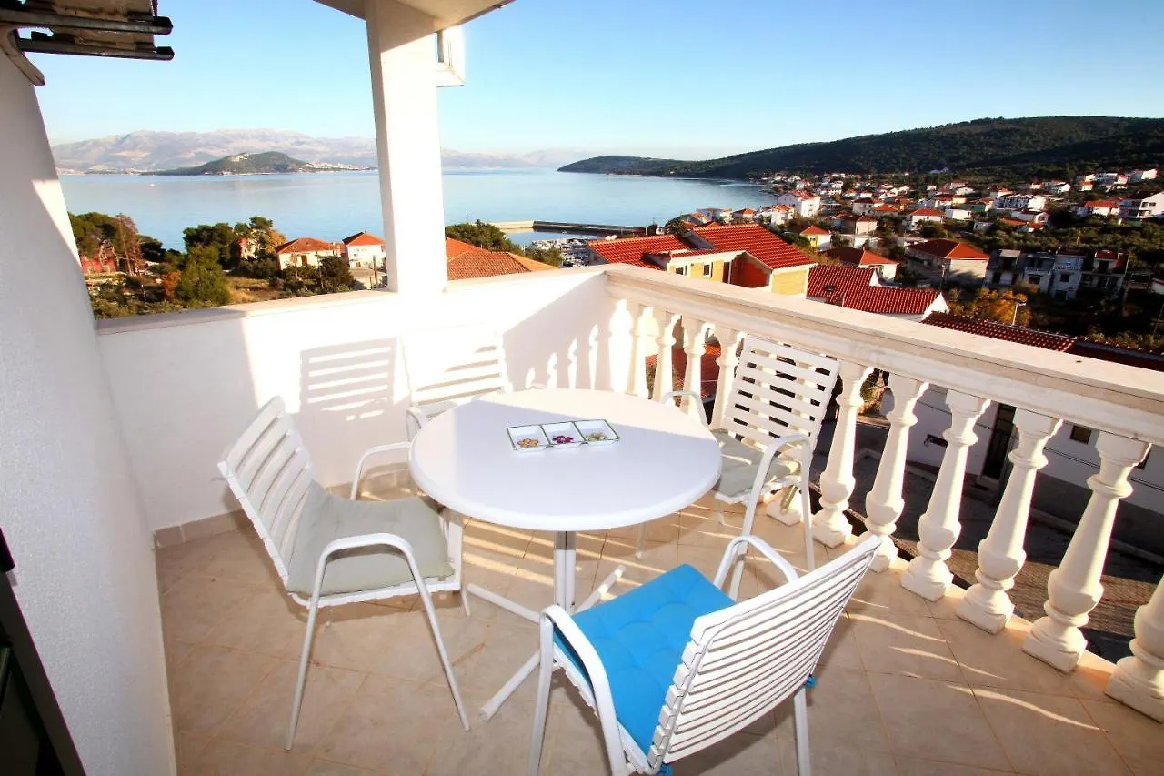 Apartments Nakir Slatine