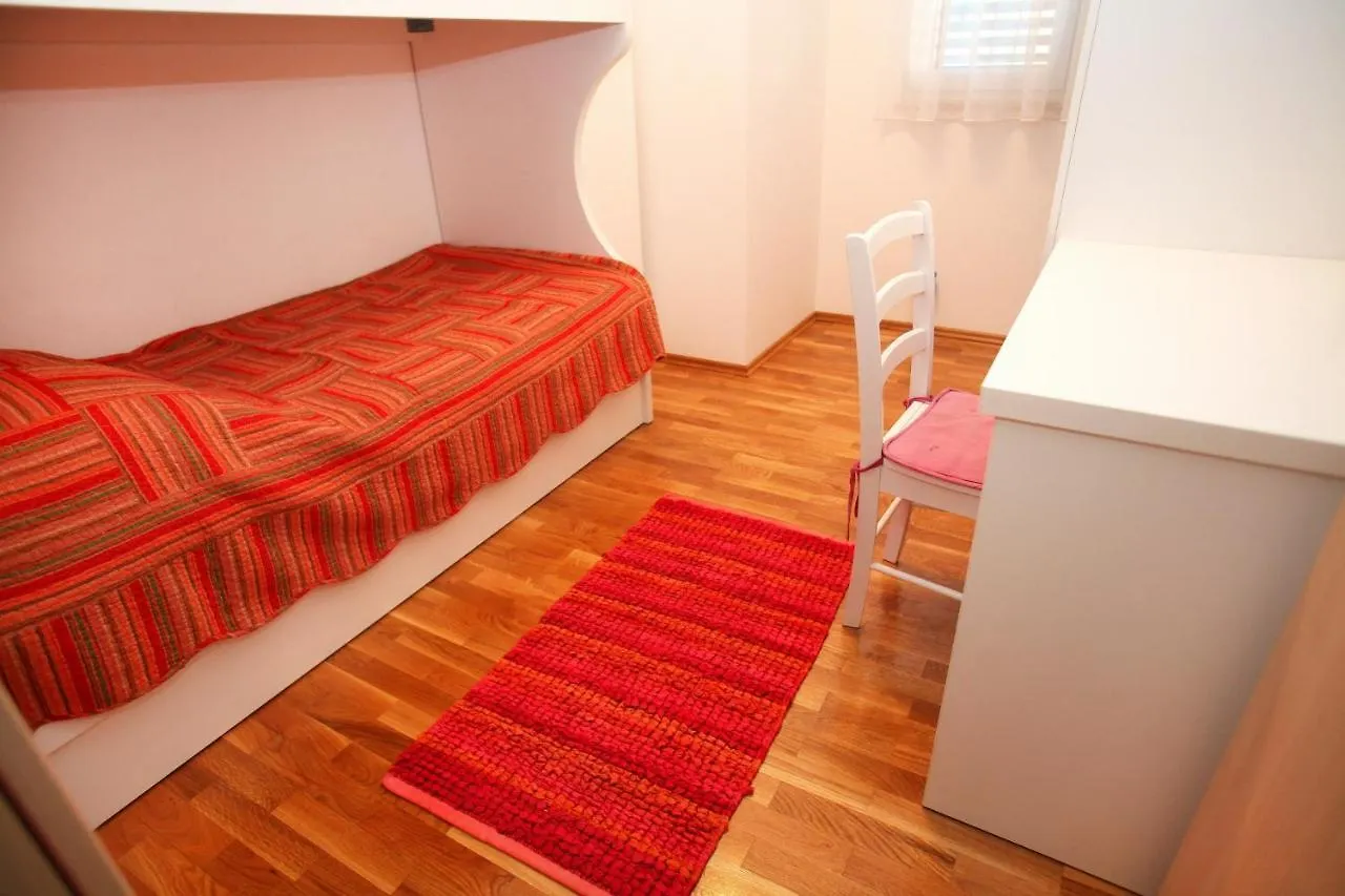Apartments Nakir Slatine Croatia
