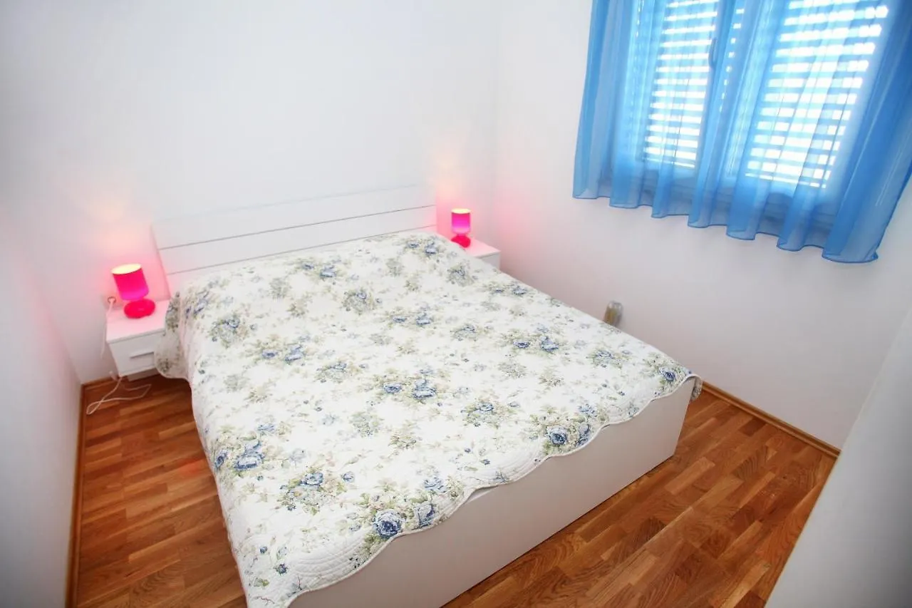 Apartments Nakir Slatine