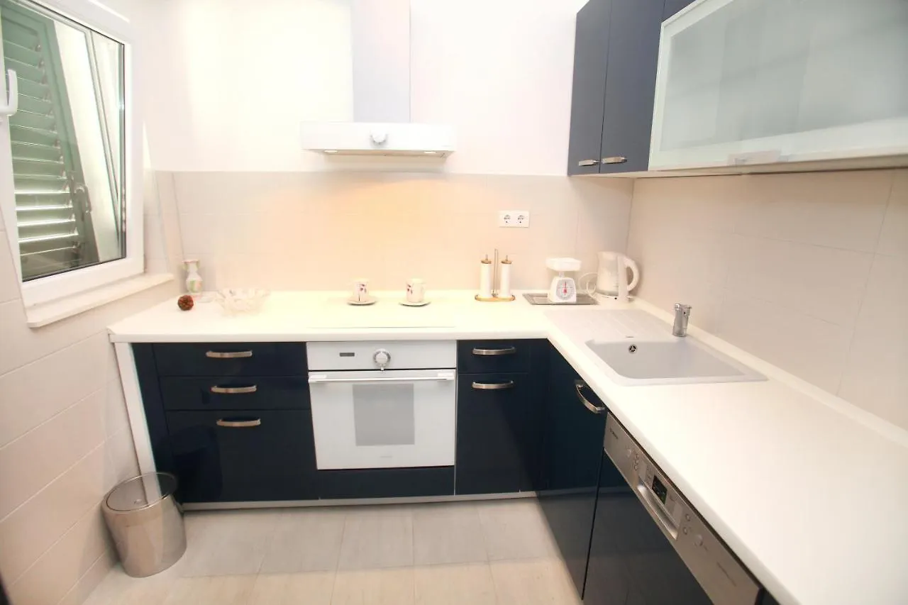 Apartments Nakir Slatine
