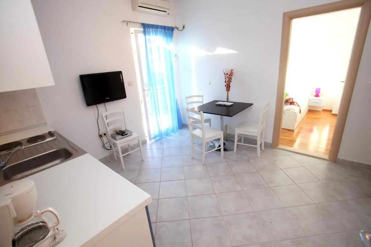 Apartments Nakir Slatine 0*,  Croatia