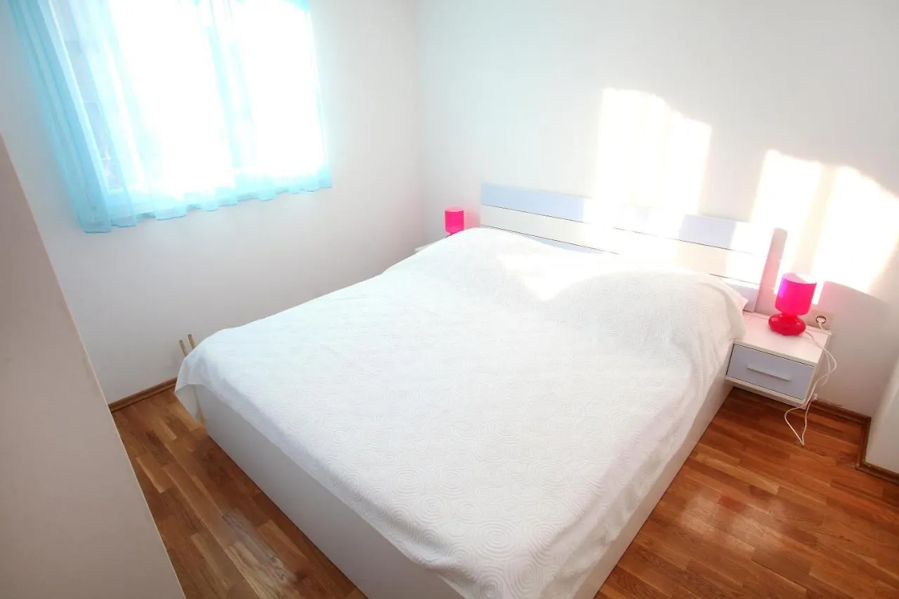 Apartments Nakir Slatine